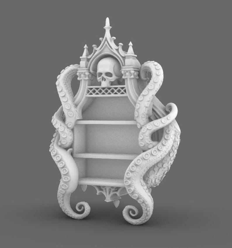 Puede incluir: Una estanter&iacute;a blanca de estilo g&oacute;tico con tres estantes. La parte superior presenta una calavera y detalles ornamentados. Dos grandes tent&aacute;culos enmarcan los lados, a&ntilde;adiendo un elemento de fantas&iacute;a &uacute;nico al dise&ntilde;o. La estanter&iacute;a es una pieza decorativa.