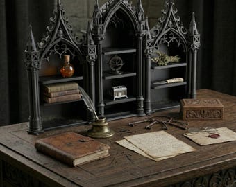 Tríptico de estantería gótica para escritorio – Archivo STL para impresión 3D | Juego de estanterías góticas de estilo catedral | Decoración oscura