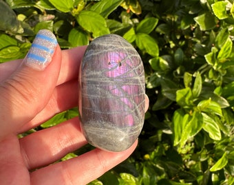 Labradorite Palm Stone for Intuition and Protection - Enhance Your Spiritual Journey with This Mystical Crystal, Ideal for Energy Work