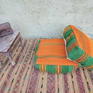 Pouf ORANGE 2, Kilim Pouf, Boden-Pouf, Vintage marokkanischer Ottoman, Quadratischer Pouf, Yoga Meditations Kissen, Outdoor Kelim Kissen