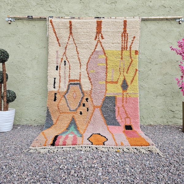 Alfombra marroquí de lana hecha a mano, estilo boho bereber.