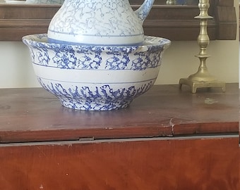 Bol épongieux et pichet Antique