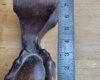 Pied de meuble griffe et boule, original antique