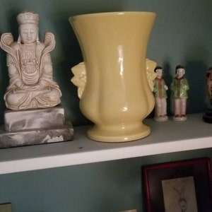 Yellow Mc Coy or USA Vase, vintage Ohio pottery
