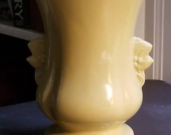 Yellow Mc Coy or USA Vase, vintage Ohio pottery