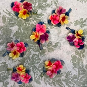 FLOWER POSY Japanese 1950&#39;s Hand Painted 15mm Vintage Authentic Cellulose