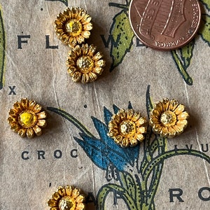 Vintage GOLD PLATED DAISIES charms Japan 1950's 10mm