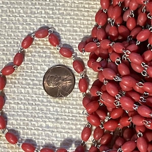 7 ft Rode kralen 5x8mm met zilveren metalen lussen vintage ketting uit Japan jaren 1960