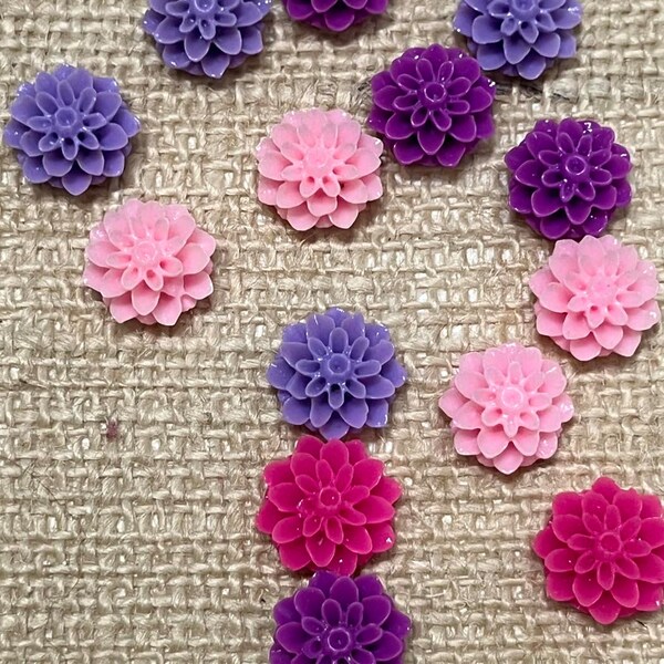 assorted color plastic flower cluster cabochon various sizes made in china