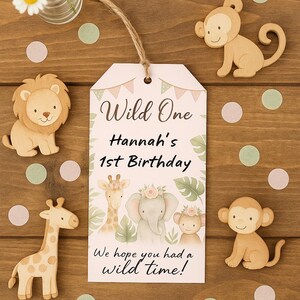 Etichetta regalo modificabile con animali della giungla – Modello Canva drag & drop – Etichetta bomboniera Wild One Safari – Baby shower Boho – Stampabile per il primo compleanno di una bambina