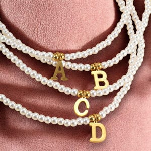 Collar con inicial de acero inoxidable personalizado, gargantilla de perlas de imitación para mujer, elegante joya de perlas, regalo personalizado.