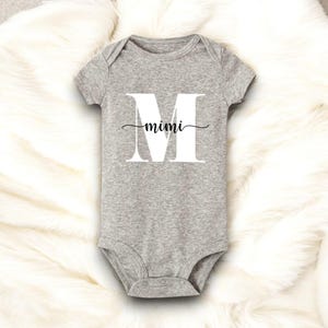 Personalisierter Baby Body mit Namen, Baby Body mit Namen und Initiale, Benutzerdefinierte Neugeborenen Outfit, Unisex Baby Körper, Babypartygeschenk