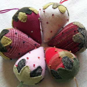 Beaded Berries Pattern Wool Strawberry Three Sheep Studio image 1