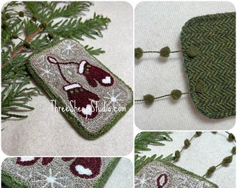 Mittens - Punch Needle Pattern - #PN631 - Needlepunch Embroidery - Christmas Ornament / Gift Tag