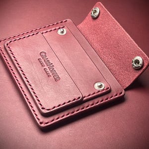 Cartera de piel de frambuesa hecha a mano: portamonedas, tarjetero y billetes compacto