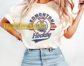 Vintage Edmonton Oilers Ice Hockey Crewneck Sweatshirt, Custom Hockey Sweatshirt, Gifts for Oilers fans , Unisex , Tee ,Trending