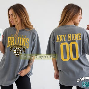 Personalisiertes Comfort Colors® Boston Bruins T-Shirt, Hockey-Sweatshirt mit individuellem Namen und Nummer, Unisex-Fangeschenk für Sportliebhaber