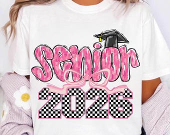 Png Senior 2026, Sublimation de l'obtention du diplôme rose de la promotion 2026, Design de chemise senior en damier, Png de la rentrée, Fichier Girly pour diplômés