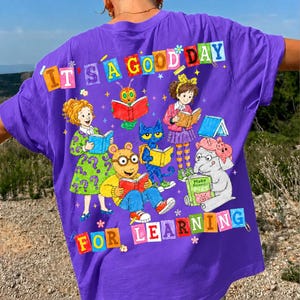 PNG de maestra de primaria, gráficos DTF de personajes de cuentos lindos, imágenes prediseñadas de diseño de camisetas vintage para aula de jardín de infantes imagen 3