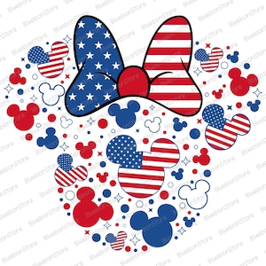 Puede incluir: Un lazo rojo, blanco y azul con estrellas y rayas. El lazo está rodeado por una forma de corazón hecha de orejas de Mickey Mouse rojo, blanco y azul.