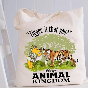 Tigger ¿Eres tú? Reino Animal (Png), Winnie el Oso Retro Divertido (Png), Reino Animal (Png), Reino Mágico (Png), Vacaciones Familiares (Png) imagen 9
