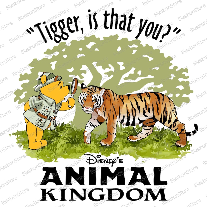 Puede incluir: Winnie de Pooh, sosteniendo una lupa, mira a un tigre caminando por la hierba verde. El texto "Tigger, &iquest;eres t&uacute;?" est&aacute; sobre un &aacute;rbol verde. El texto "Disney's Animal Kingdom" est&aacute; debajo del tigre.