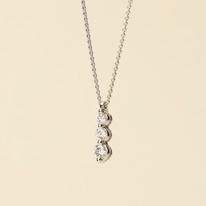 18K Solid White Gold Tria Round Diamond Pendant