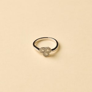 18K Solid White Gold Flower Shaped Diamond Ring