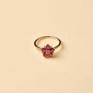18K Solid Yellow Gold Flower Shaped Rotating Ruby Diamond Ring