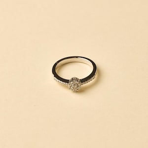 18K Solid White Gold Flower Shaped Diamond Ring
