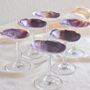 Personliga snäckskalsmartiniglas - Trendiga bröllopsvinglas 2025 - Snäckskalsvinglas till bröllop - Presenter till strandbrudtärnor