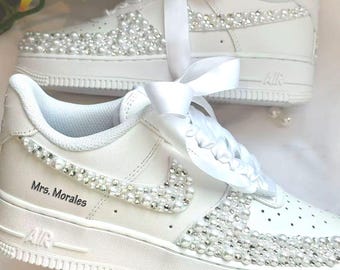 Personalisierte Hochzeit Braut Perle Strass Turnschuhe, Benutzerdefinierte Air Force One Schuhe, Brautjungfer & Trauzeuge Geschenk, Abschlussball Perle Hochzeitsschuhe