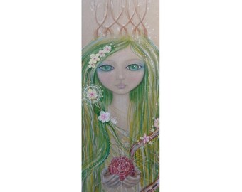 Puede incluir: Ilustración caprichosa de una niña con largo cabello verde adornado con flores. Sostiene una rosa roja, y la obra de arte presenta una paleta de colores suaves con un toque de brillo. El fondo es de color beige claro.