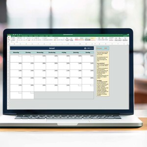 Puede incluir: Un ordenador portátil que muestra una hoja de cálculo con un calendario para el mes de enero. El calendario está en un esquema de color azul claro y gris con los días de la semana etiquetados en holandés. La hoja de cálculo tiene una columna para cada día de la semana y filas para cada semana del mes.