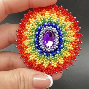 Regnbågsblombrosch, Pride-pärlnål, bisexuella och icke-binära smycken, handgjord regnbågs-HBTQ-nål, queer present till vänner, Pride-månadspresent