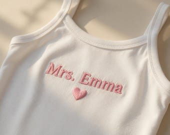 Canotta da sposa personalizzata ricamata, regalo personalizzato per addio al nubilato, canotta a coste per la moglie, completo per la luna di miele, canotta da matrimonio