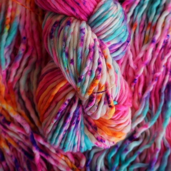 Pop Rocks - Fibra itinerante de hilo superlavado de lana de peso grueso - Teñido a mano neón rosa naranja púrpura turquesa azul neones punto crochet