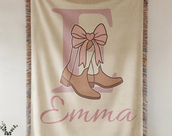 Manta personalizada para niña con nombre, manta tejida con botas vaqueras, manta infantil con inicial personalizada, decoración infantil con lazo rosa, regalo para bebé