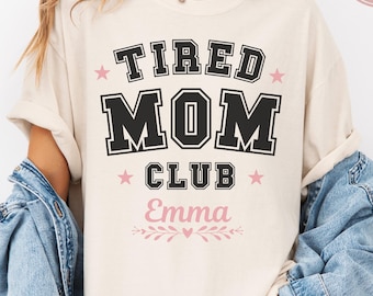 Camiseta personalizada para mamás cansadas, colores cómodos, camiseta personalizada para el club de mamás con nombre, lindo regalo para mamá, camiseta moderna para mamás