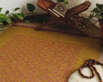 RAHAT prayer rug made of pure wool