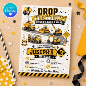 Peut inclure: Une carte d'invitation d'anniversaire rectangulaire avec des véhicules de chantier jaunes, dont un camion-benne, un bulldozer et une grue. Le texte indique : DROP EVERYTHING! DRIVE BY, HONK & WAVE! IT'S A BIRTHDAY PARADE CELEBRATING JOSEPH'S 3RD BIRTHDAY!
