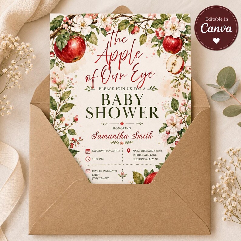 Puede incluir: Una tarjeta de invitaci&oacute;n rectangular para baby shower con ilustraciones en acuarela de manzanas rojas, hojas verdes y flores blancas. El texto dice The Apple of Our Eye, Baby Shower, en honor a Samantha Smith, con un sobre marr&oacute;n.