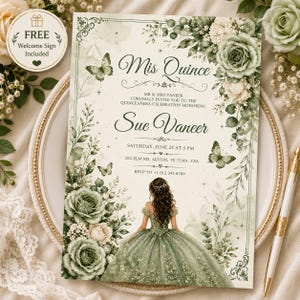 Peut inclure: Une invitation pour une célébration de quinceañera. Le design présente une illustration à l'aquarelle d'une jeune femme en robe verte, entourée d'arrangements floraux et de papillons. Le texte indique "Mis Quince" et comprend les détails de l'événement.