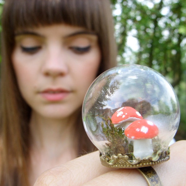 mini terrarium ring miniature terrarium jewelry moss toadstool woodland green brown glass dome forest mushroom red white