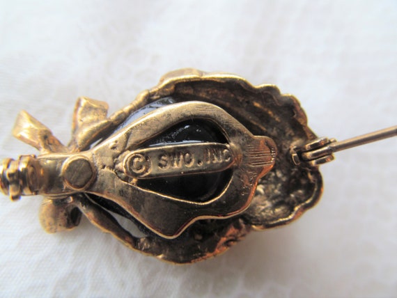 SWOBODA signed vintage brooch from the 60s depict… - image 4