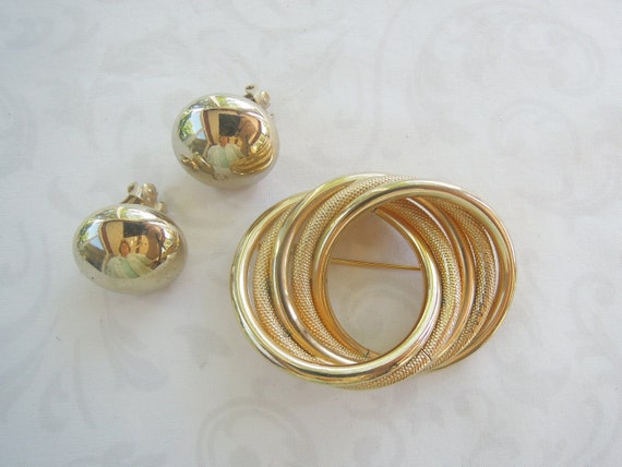 Marvella signed set gold colored metal brooch and… - image 3