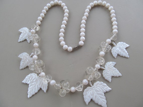 Vintage White Lucite Grape and Leaf Necklace - image 5