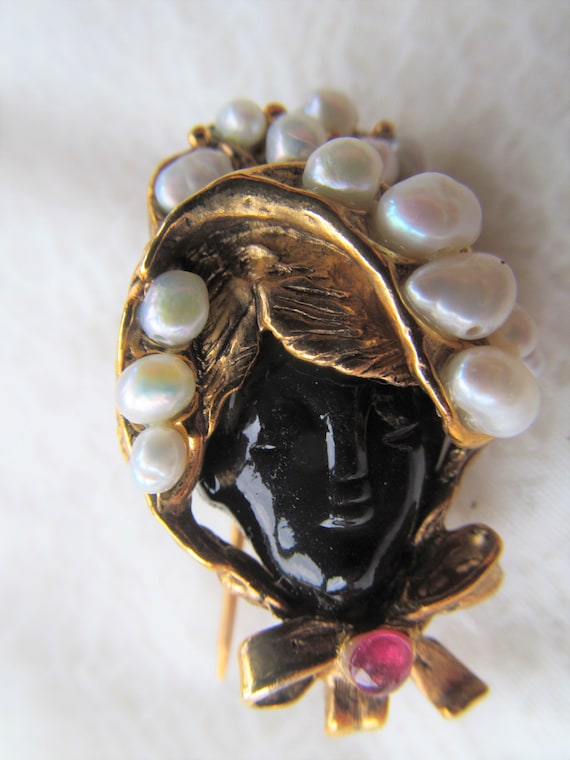 SWOBODA signed vintage brooch from the 60s depict… - image 2