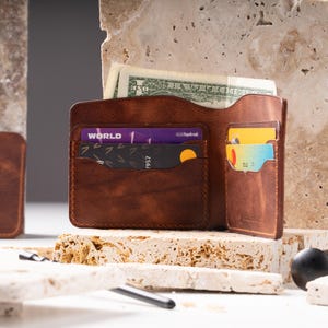 Cartera de cuero para hombre hecha a mano, billetera delgada con bolsillo trasero plegable, regalo personalizado para él, regalo de aniversario de 1 año, regalo de cumpleaños para esposo