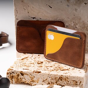 Tarjetero minimalista de cuero, billetera delgada personalizada con nombre personalizado, billetera compacta para tarjetas de presentación para hombres y mujeres, regalo para papá